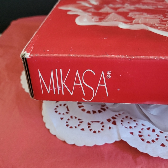 Vintage Mikasa Christmas Story Bon Bon Plate 9 3/4" - Picture 5 of 8